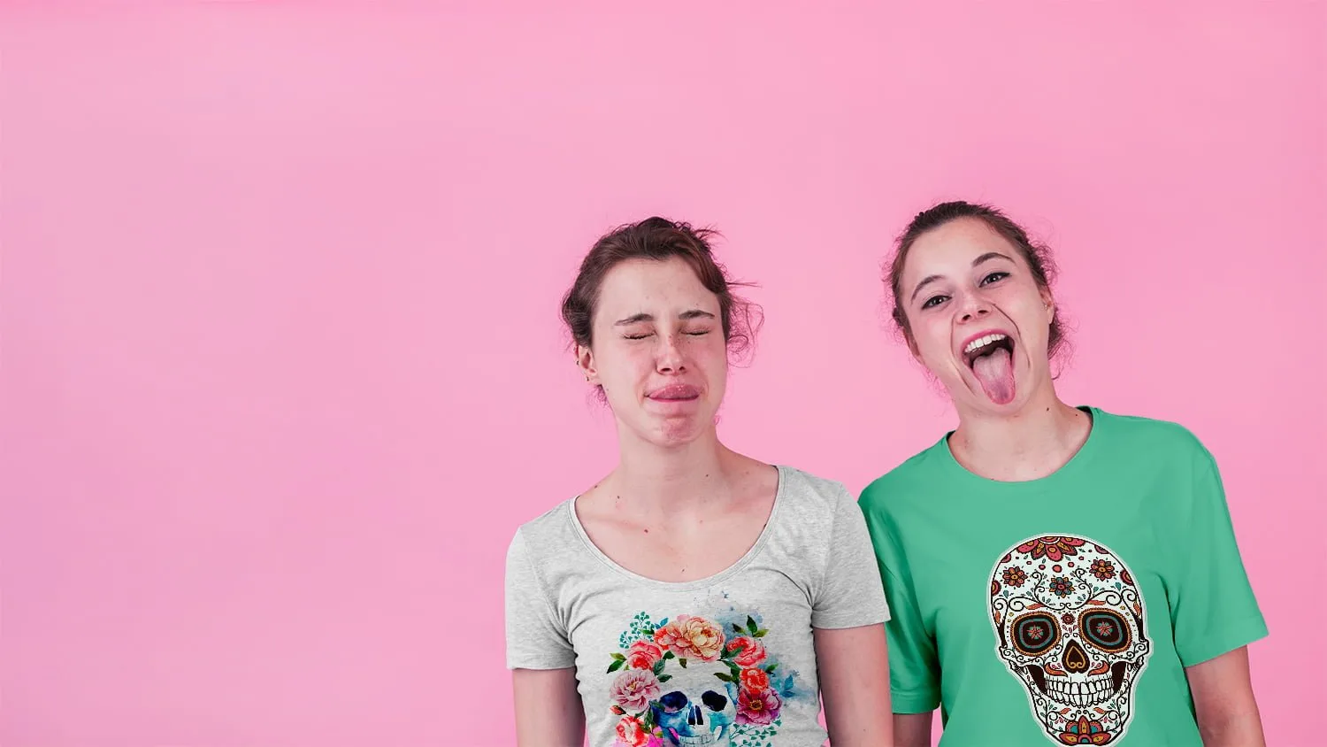 Dos Amigas Con Camisetas Personalizadas